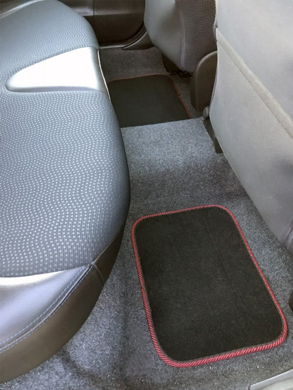 Streetwize Velour Carpet Mat Set With Coloured Binding 4 Piece Black/Red