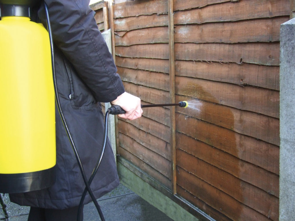 Streetwize Pressure Sprayer With Extra Brush 8 L