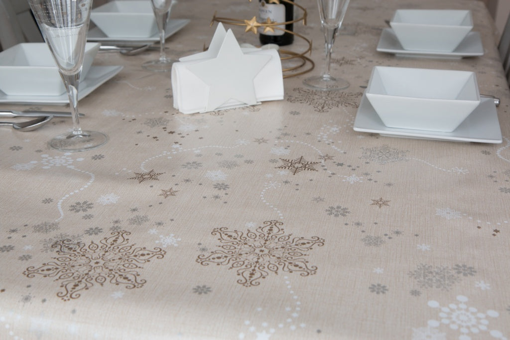 D C Fix�� Manhattan Tablecloth Holly 20m Roll X 140cm