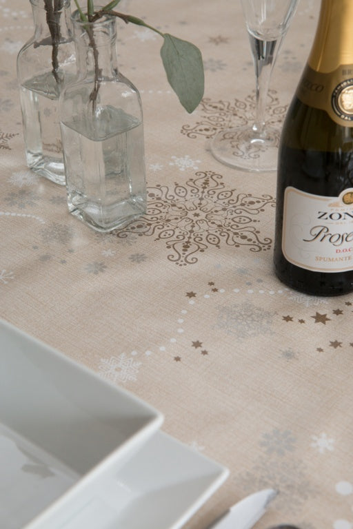 D C Fix�� Manhattan Tablecloth Holly 20m Roll X 140cm
