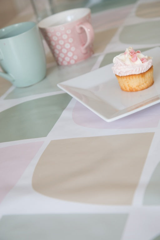 D C Fix�� Manhattan Tablecloth Dotty 20m Roll X 140cm